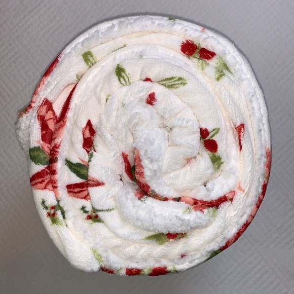 NWT Threshold Plush Sherpa Throw, Fall Decor Floral Pointsettia Design, 50”x60” - Picture 3 of 12